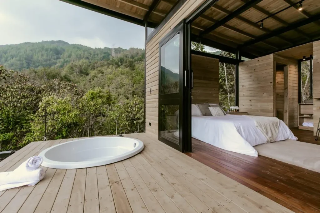 CABIN Stay in a private cabin-style apartment with breathtaking views of Medellín