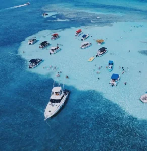 Descubre Johnny Cay, Haynes Cay y el Acuario Natural en el Island Cay Tour de San Andrés. Playas, snorkel y naturaleza en un paraíso caribeño.