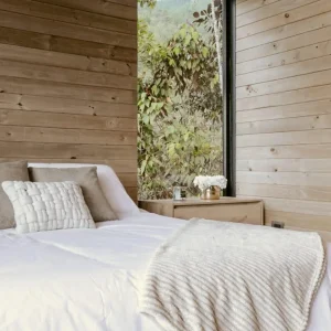 Stay in a private cabin-style apartment with breathtaking views of Medellín