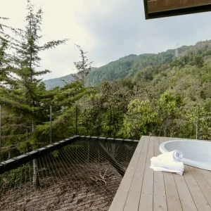 Stay in a private cabin-style apartment with breathtaking views of Medellín