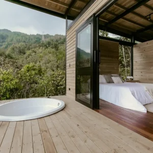 CABIN Stay in a private cabin-style apartment with breathtaking views of Medellín