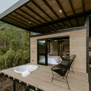 Stay in a private cabin-style apartment with breathtaking views of Medellín