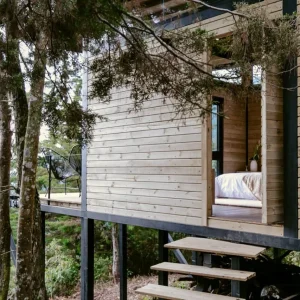 Stay in a private cabin-style apartment with breathtaking views of Medellín