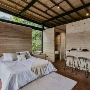 Stay in a private cabin-style apartment with breathtaking views of Medellín
