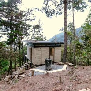 Stay in a private cabin-style apartment with breathtaking views of Medellín